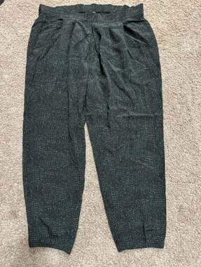 Eileen Fisher 100% Silk Pebble Print Pleated Tapered Pants Size M